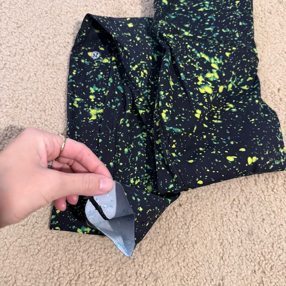 Lululemon Size 8 Black Neon Splatter Print Stirrup Yoga Leggings Nulux Fabric - Picture 8 of 8